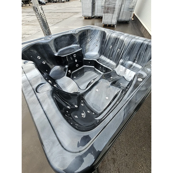 Vierkant 245 Houtgestookt, Bruin WPC met zilveren stalen hoeken, Zwart Marmer Acryl 3
